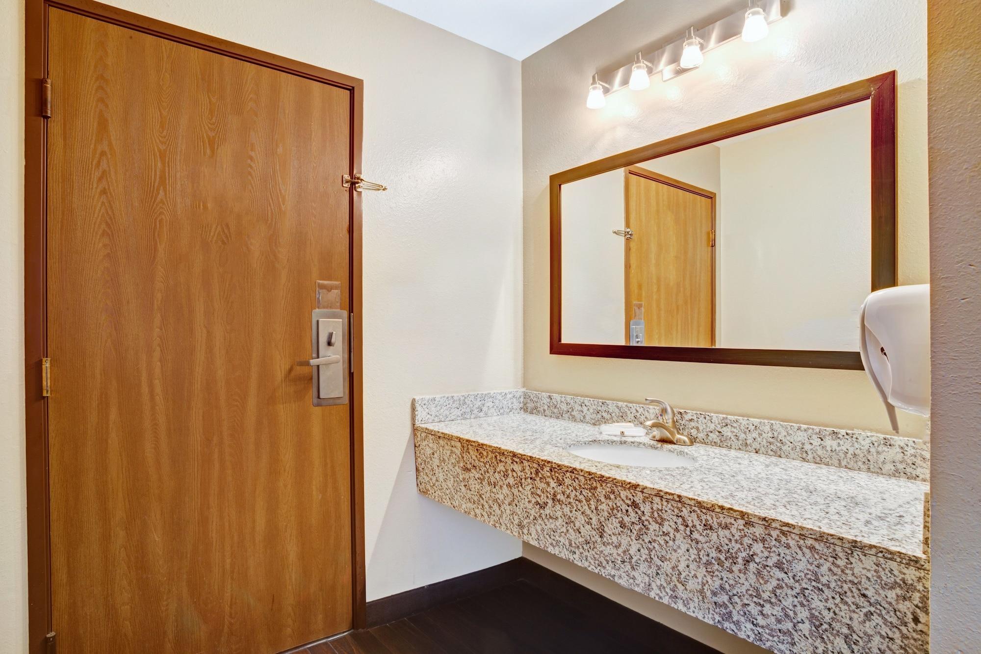 Super 8 By Wyndham Louisville Airport Zewnętrze zdjęcie