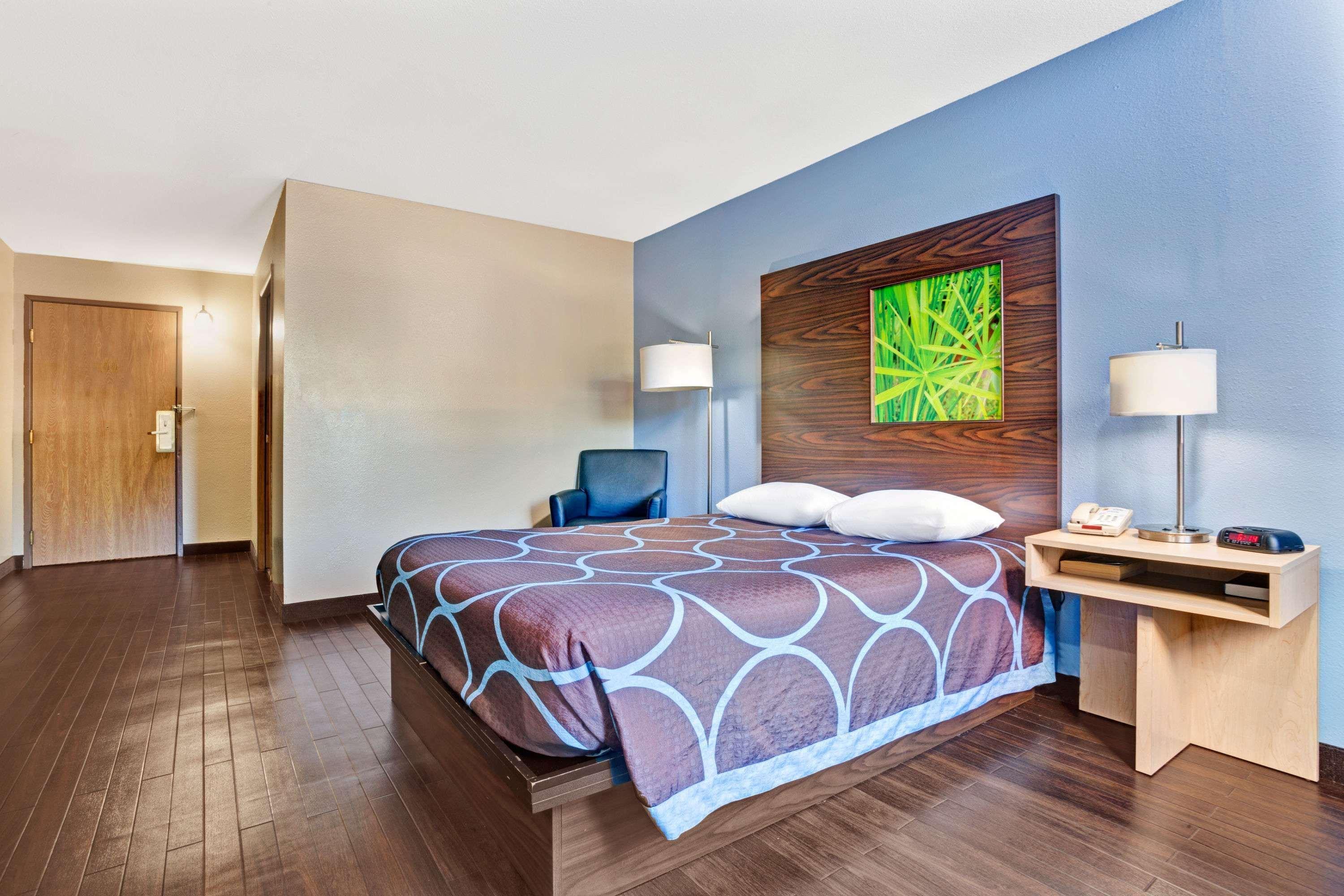Super 8 By Wyndham Louisville Airport Zewnętrze zdjęcie