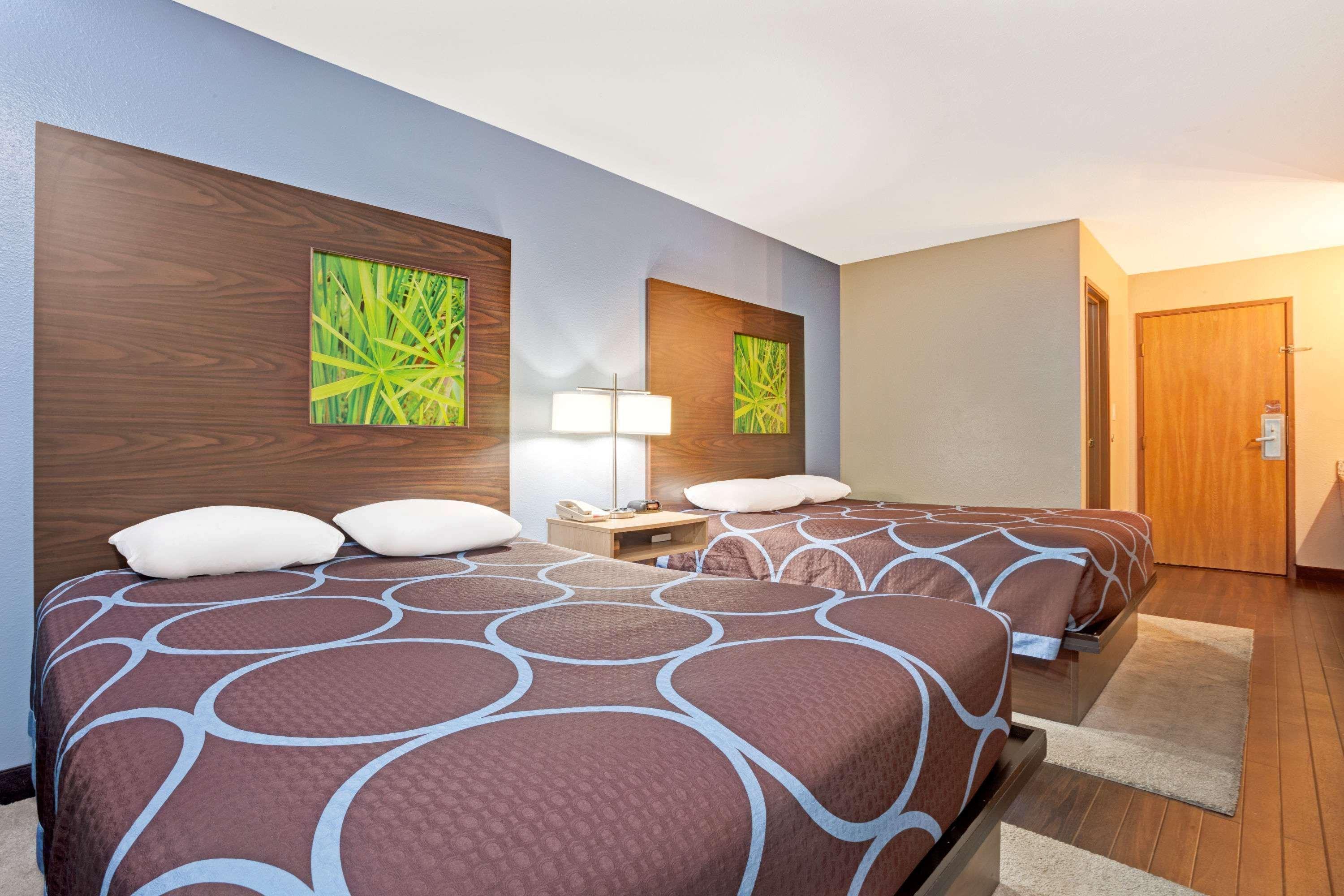 Super 8 By Wyndham Louisville Airport Zewnętrze zdjęcie