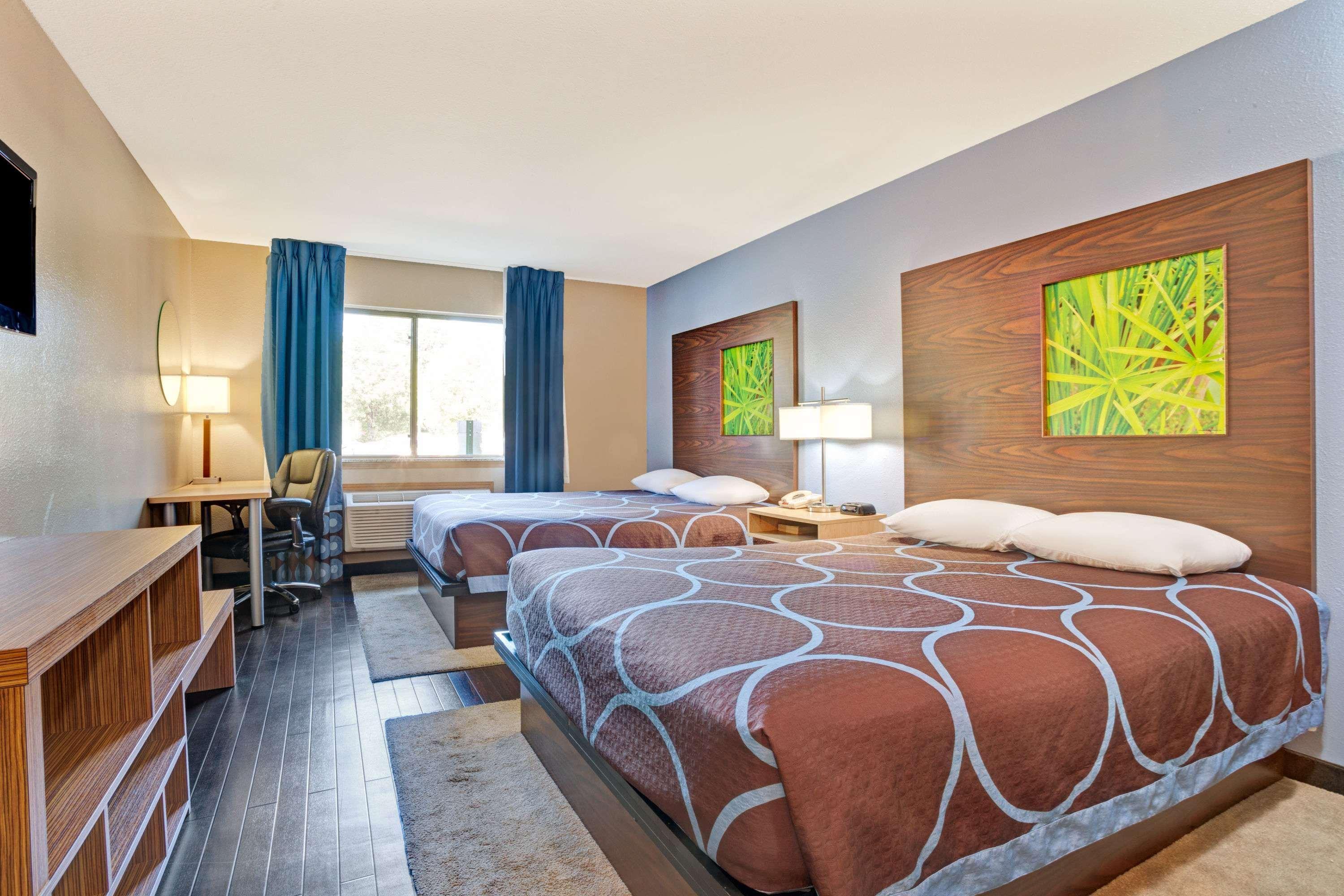 Super 8 By Wyndham Louisville Airport Zewnętrze zdjęcie