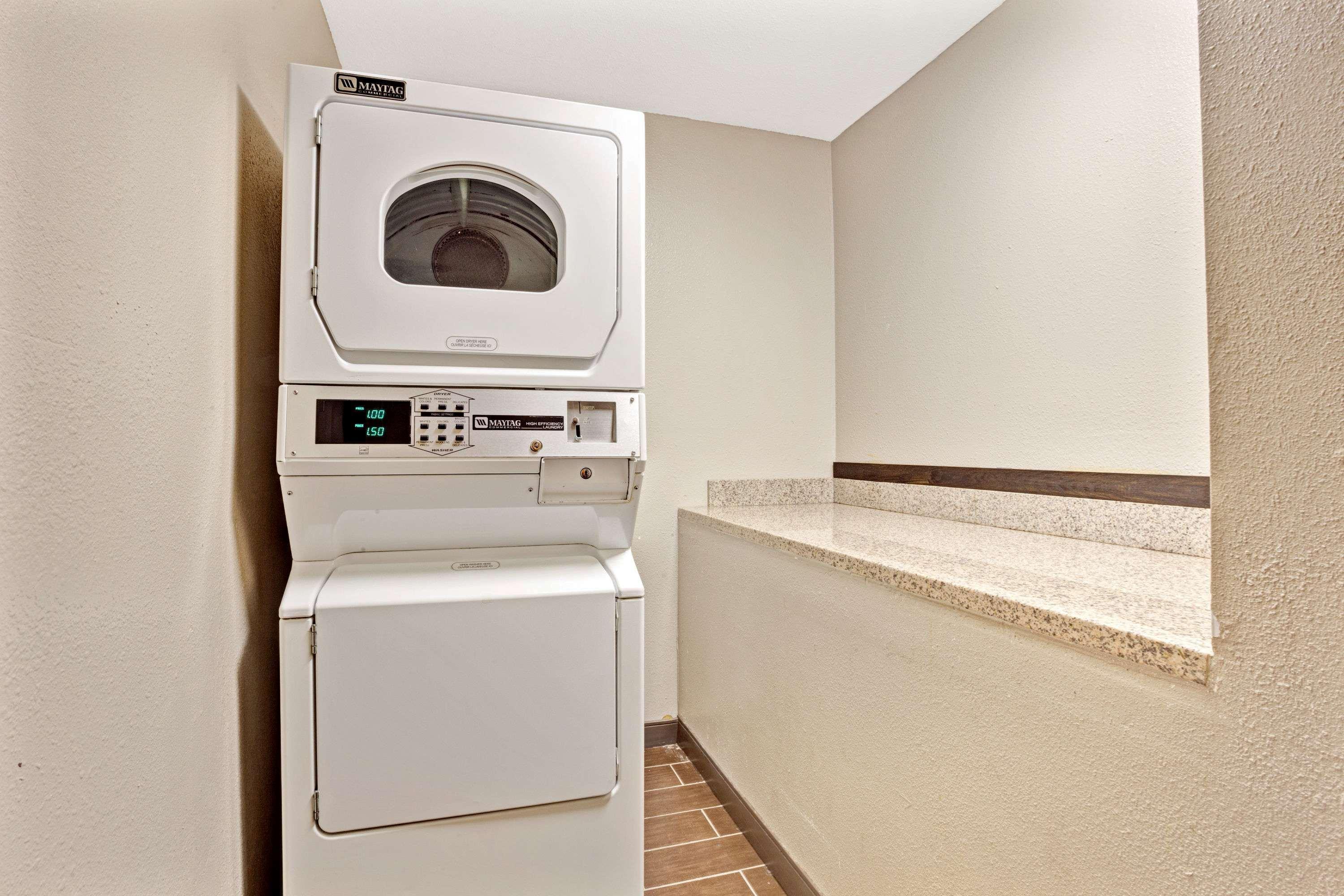 Super 8 By Wyndham Louisville Airport Zewnętrze zdjęcie