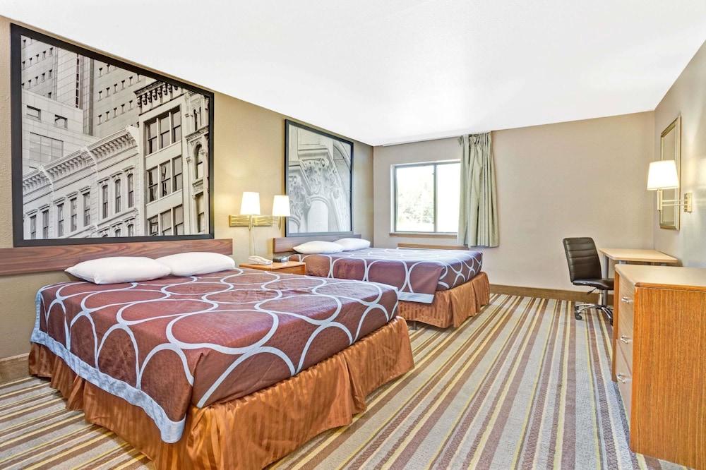 Super 8 By Wyndham Louisville Airport Zewnętrze zdjęcie