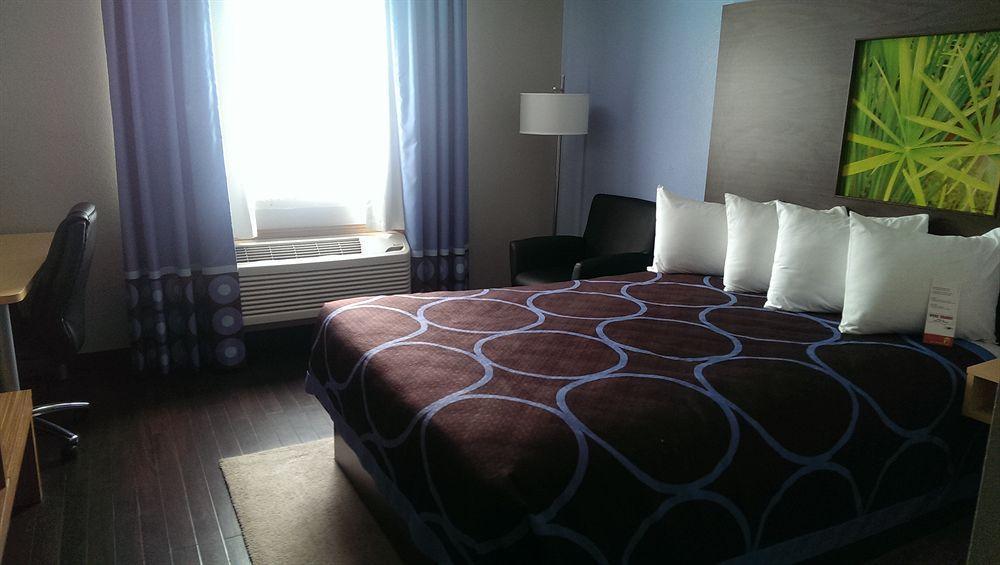 Super 8 By Wyndham Louisville Airport Zewnętrze zdjęcie